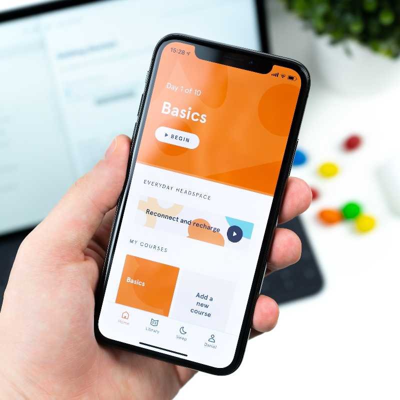 Digital marketing mobile application interface showing online marketing and user engagement tools.